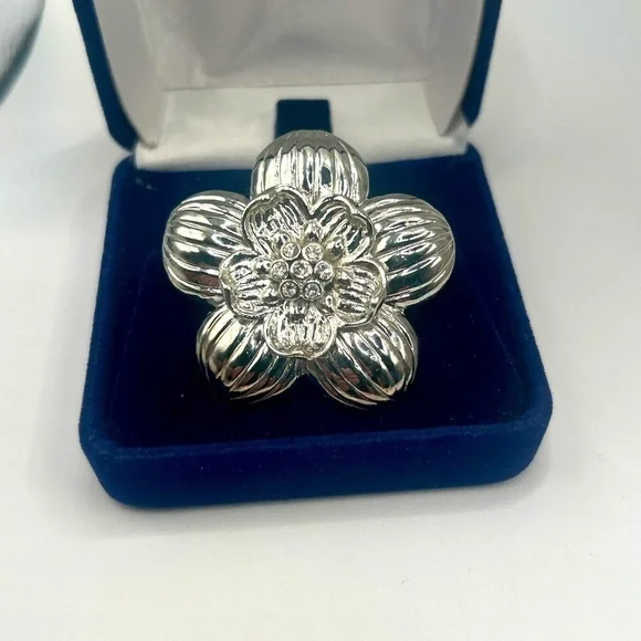 Vintage Crystal Silver Flower Brooch - Picture 2 of 7
